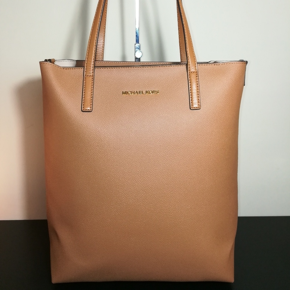 xSOLDx Michael Kors Hallie Tote